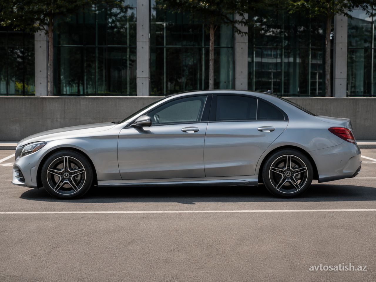 2020 Mercedes-Benz C 300 yan görünüşü