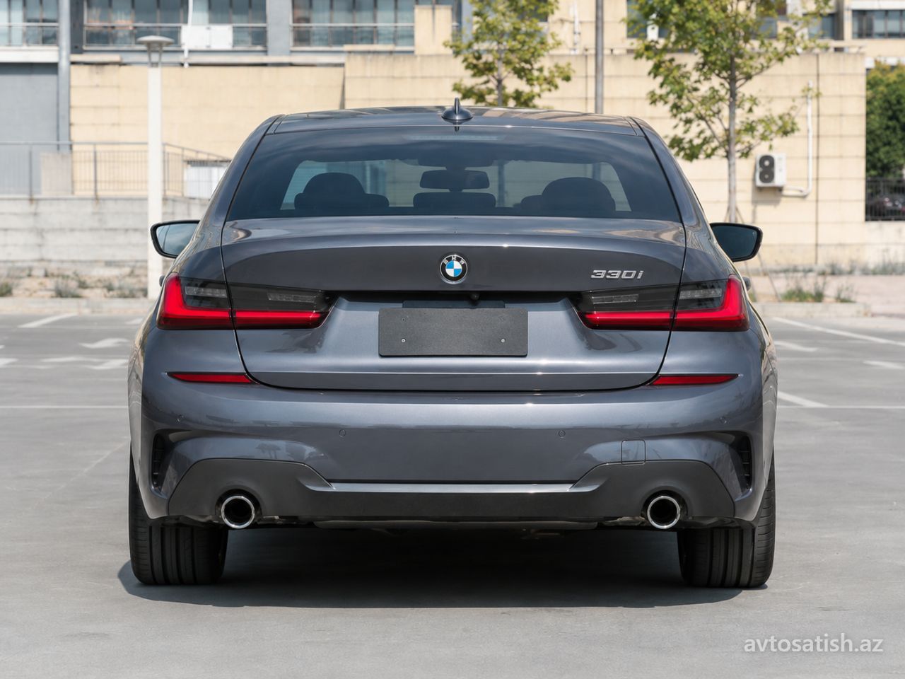 2020 BMW 3-Series 330i salon görünüşü