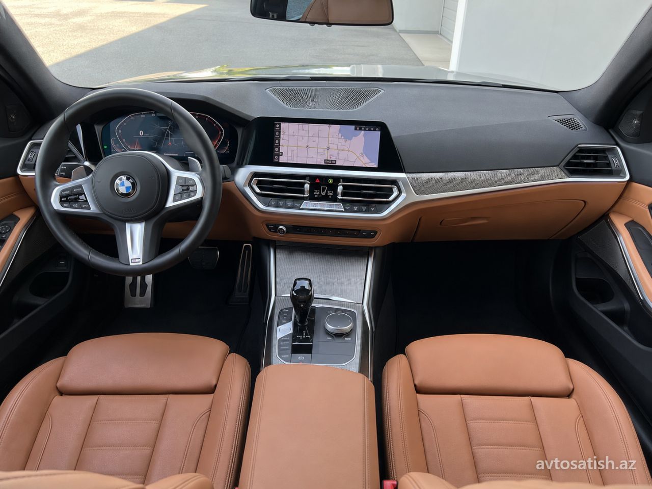 2020 BMW 3-Series 330i arxa görünüşü