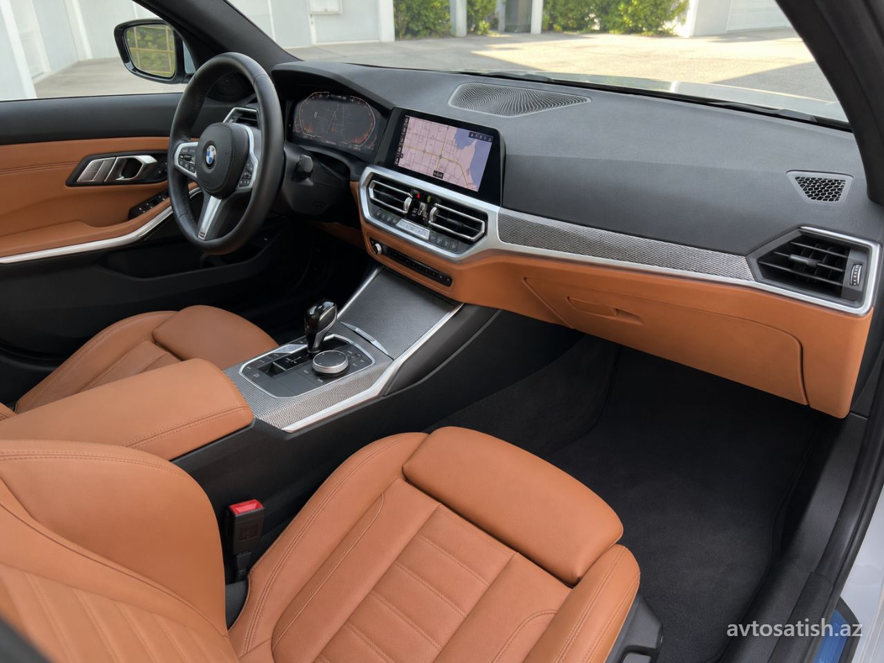 2020 BMW 3-Series 330i detal görünüşü