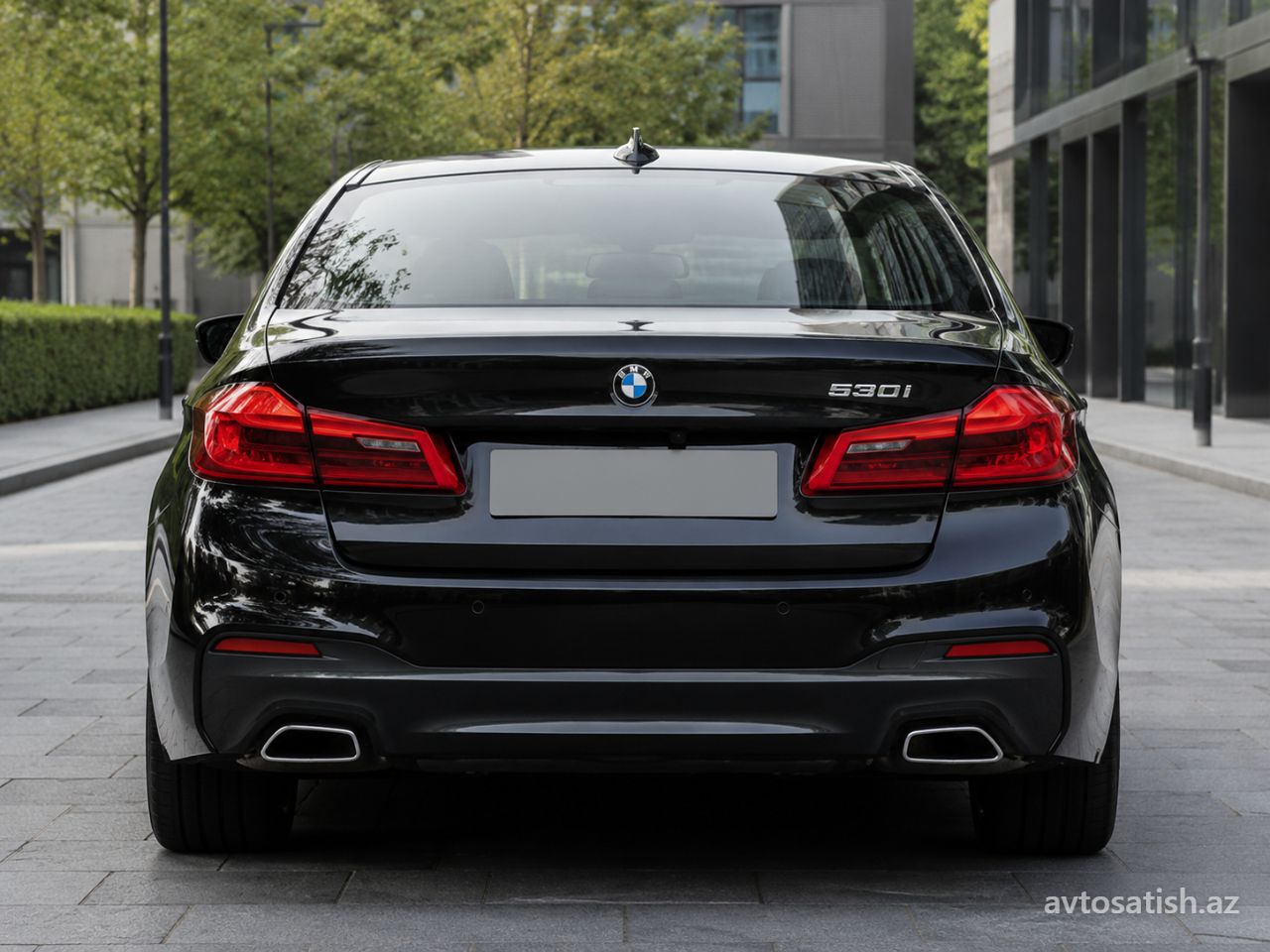 2021 BMW 3-Series 530i salon görünüşü