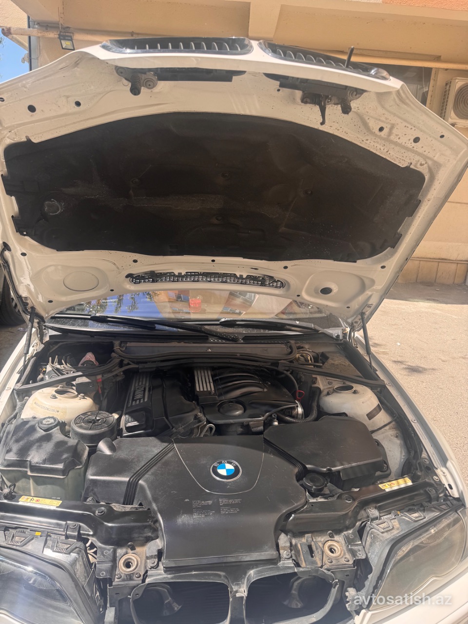 2003 BMW 3-Series 320i yan görünüşü