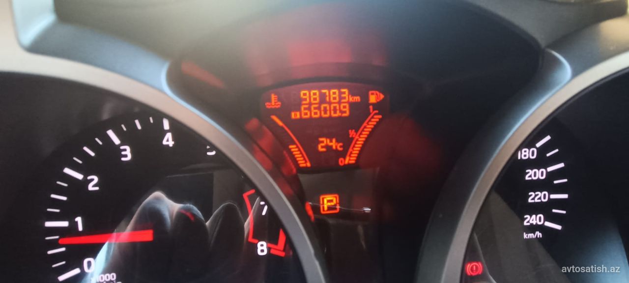 2013 Nissan Juke 1.6 arxa görünüşü