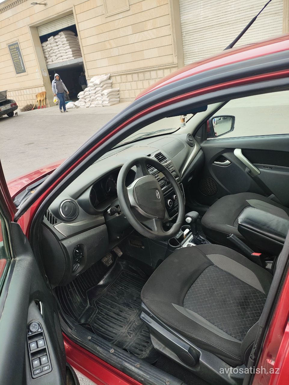 2019 Lada Granta 1.6 arxa görünüşü